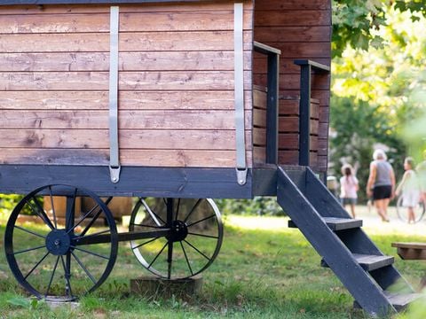 HÉBERGEMENT INSOLITE 4 personnes - Roulottes du Val de Saône 