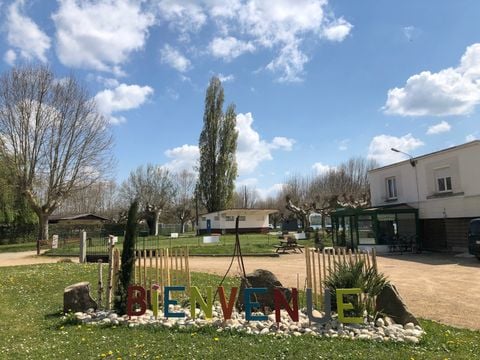 HÉBERGEMENT INSOLITE 4 personnes - Roulottes du Val de Saône 