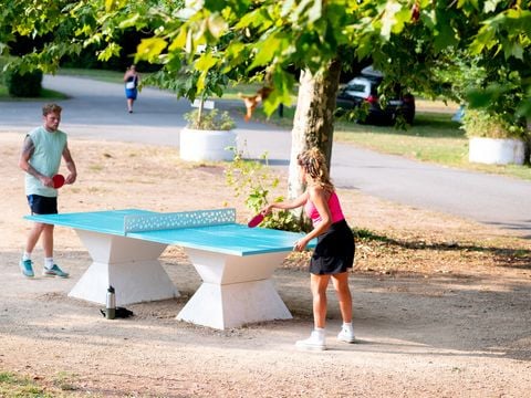 HÉBERGEMENT INSOLITE 3 personnes - Cabane en bois avec terrasse (2 adultes + 1 enfant)