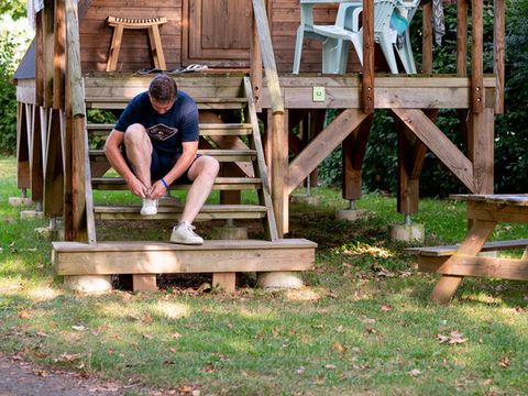 HÉBERGEMENT INSOLITE 3 personnes - Cabane en bois avec terrasse (2 adultes + 1 enfant)