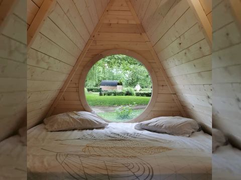 HÉBERGEMENT INSOLITE 3 personnes - Cabane en bois avec terrasse (2 adultes + 1 enfant)