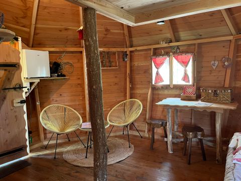 HÉBERGEMENT INSOLITE 4 personnes - Cabane aux Fées (16 m²)